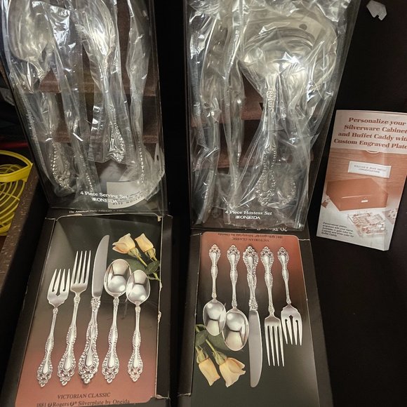 Vintage Oneida Victorian Classic Flatware Set New Never Opened box included - Picture 1 of 8